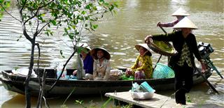 Ladies_in_a_boat